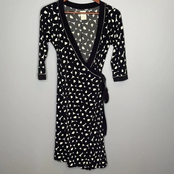 VINTAGE Max Studio Wrap Dress Black White Retro Print V-neck Size S - Picture 10 of 10